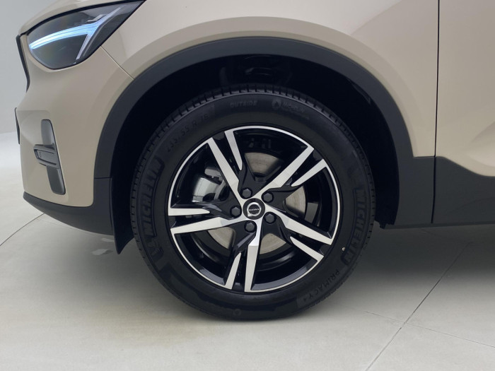 Volvo XC40 B3 AUT DARK PLUS na operativní leasing