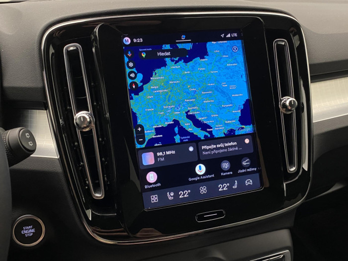Volvo XC40 B3 AUT DARK PLUS na operativní leasing