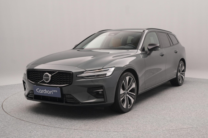 Volvo V60 B4 AUT DARK PLUS na operativní leasing