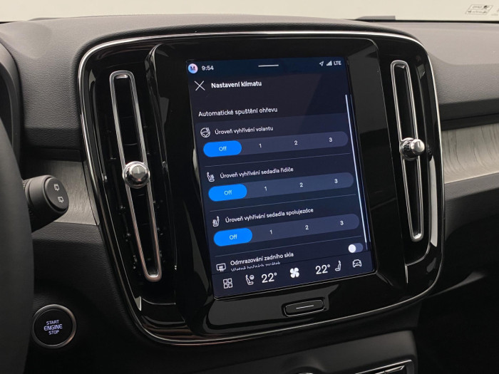 Volvo XC40 B4 AUT DARK PLUS na operativní leasing