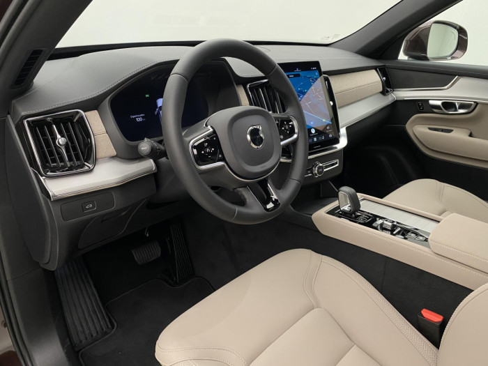 Volvo XC90 B5 AWD AUT CORE 7míst na operativní leasing