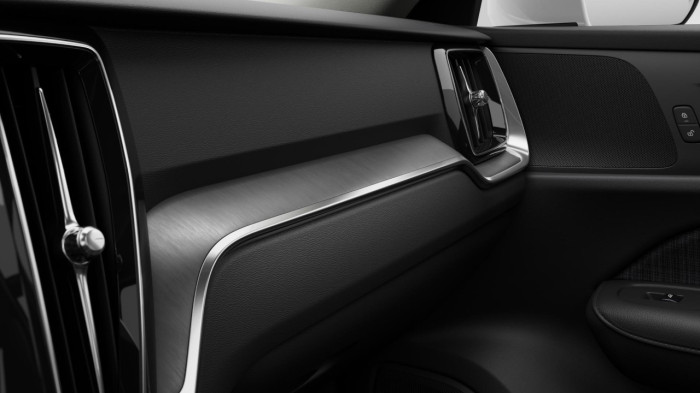 Volvo V60 B4 AUT CORE na operativní leasing