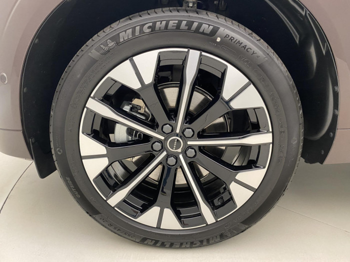 Volvo XC60 B5 AWD AUT DARK PLUS na operativní leasing