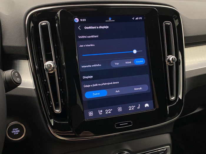 Volvo XC40 B3 AUT DARK PLUS na operativní leasing