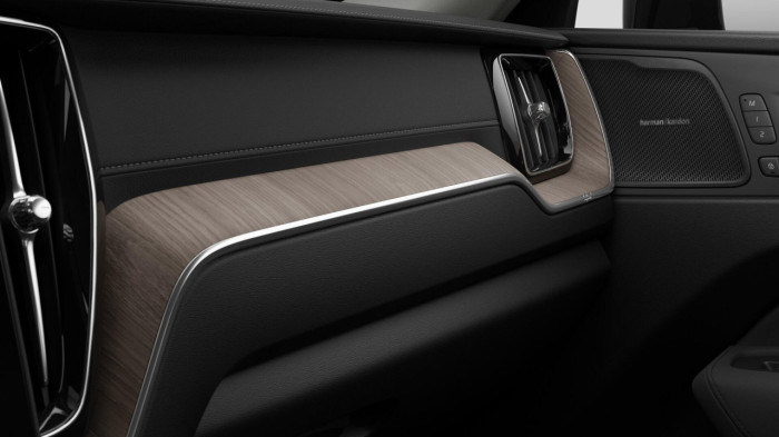 Volvo XC60 B5 AWD AUT DARK ULTRA na operativní leasing
