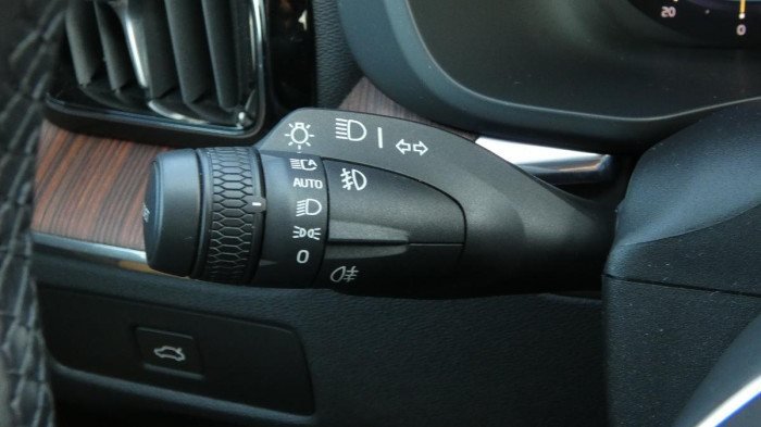 Volvo XC60 B5 AWD Plus Bright Auto na operativní leasing