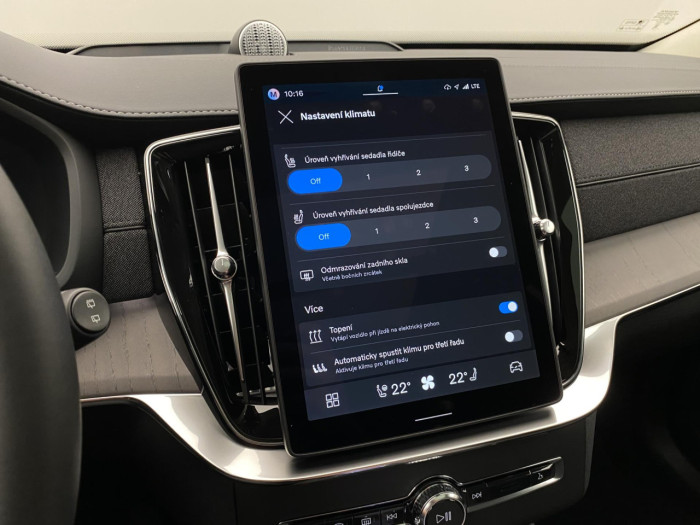 Volvo XC90 T8 AWD Plug-in DARK PLUS 7m na operativní leasing