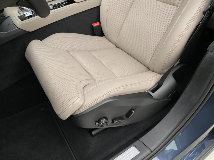 Volvo XC90 B5 AWD AUT DARK PLUS 7míst na operativní leasing