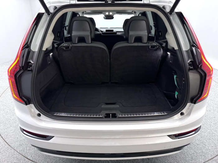 Volvo XC90 B5 AWD AUT DARK ULTRA 7-míst na operativní leasing