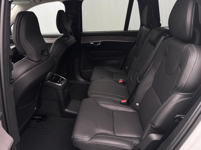 Volvo XC90 T8 AWD Plug-in ULTRA DARK 7m na operativní leasing