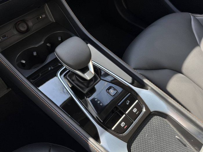 MG HS EXCLUSIVE HEV 1,5TGI / 165kW na operativní leasing