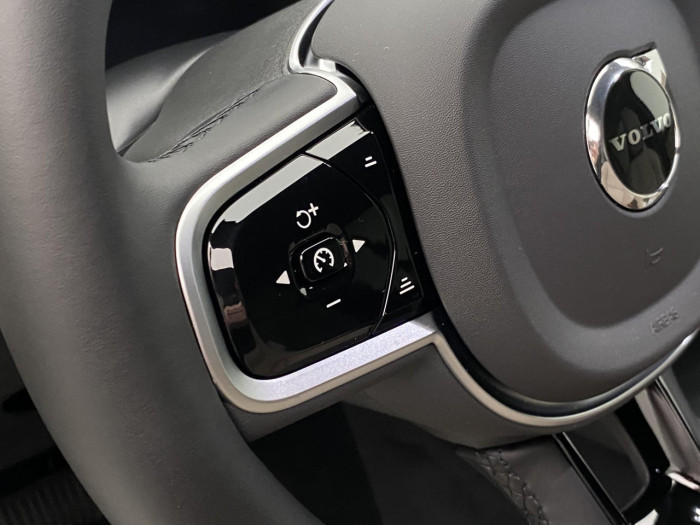 Volvo XC90 B5 AWD AUT DARK PLUS 7míst na operativní leasing