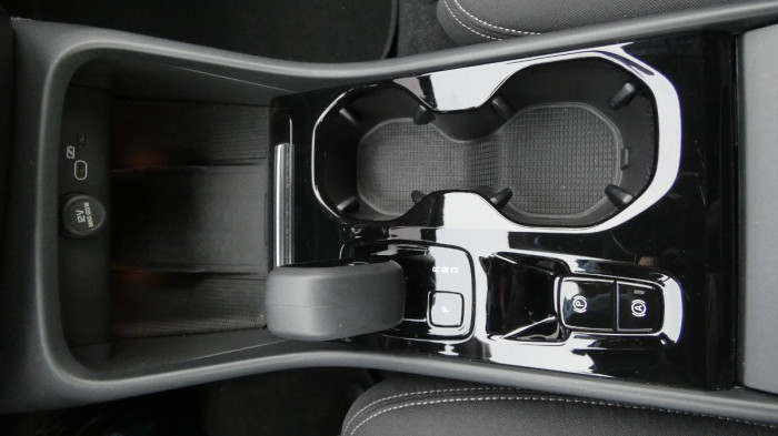 Volvo XC40 B3 PLUS DARK na operativní leasing