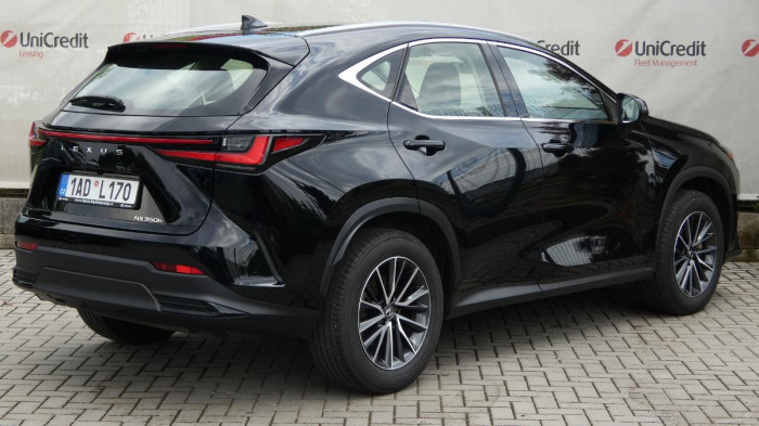 Lexus NX 350h 2.5 E-CVT Comfort Top na operativní leasing