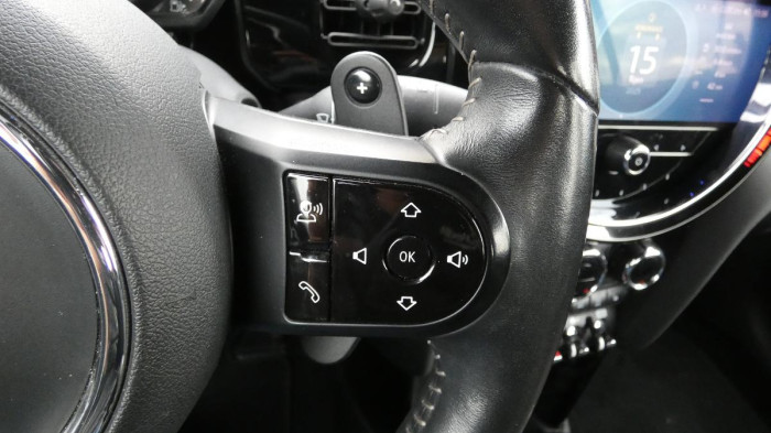 Volvo XC40 B3 PLUS DARK DCT na operativní leasing