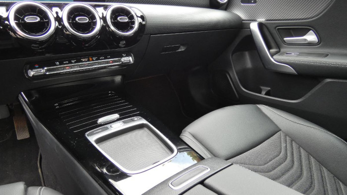 Mercedes-Benz Třídy A 180 Sedan na operativní leasing