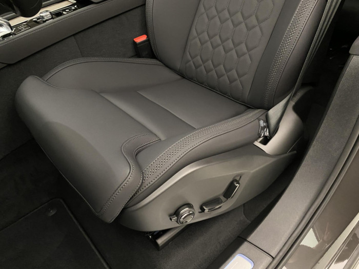 Volvo XC90 T8 AWD RECHARGE DARK PLUS 7m na operativní leasing