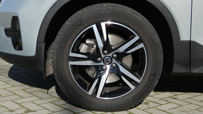 Volvo XC40 B3 PLUS DARK DCT na operativní leasing