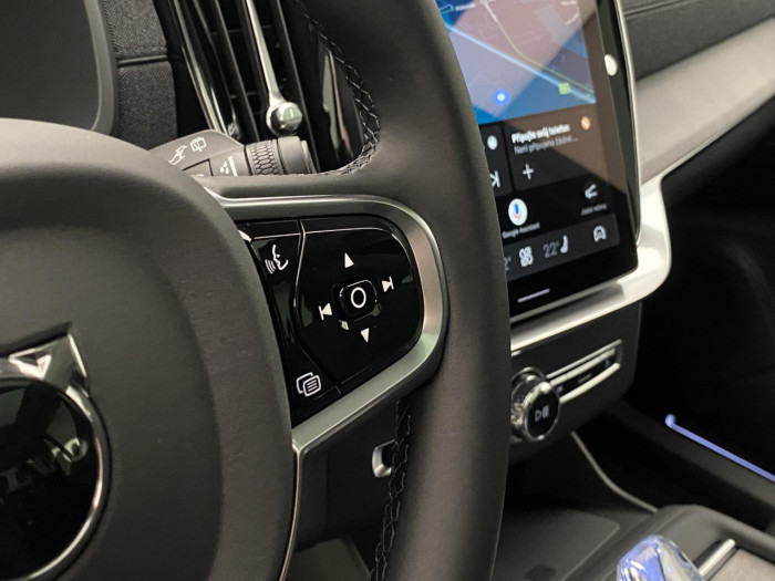 Volvo XC90 B5 AWD AUT DARK PLUS 7míst na operativní leasing