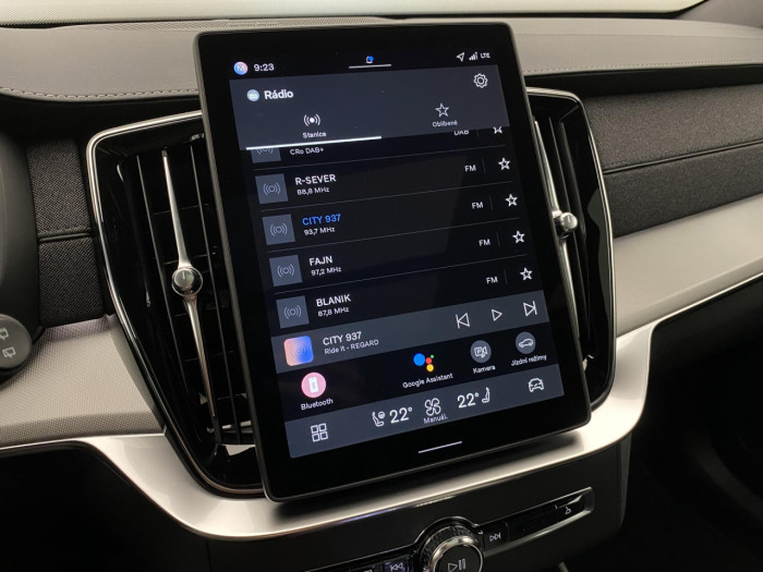 Volvo XC90 B5 AWD BLACK EDITION PLUS 7 na operativní leasing