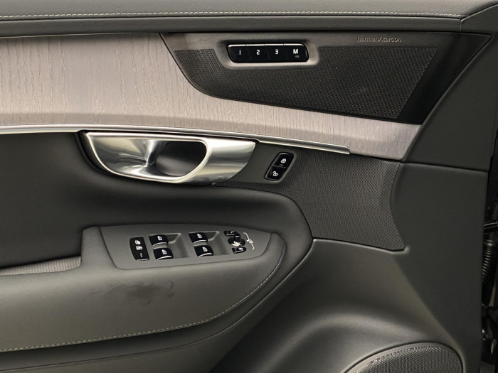 Volvo XC90 B5 AWD AUT DARK PLUS 7míst na operativní leasing