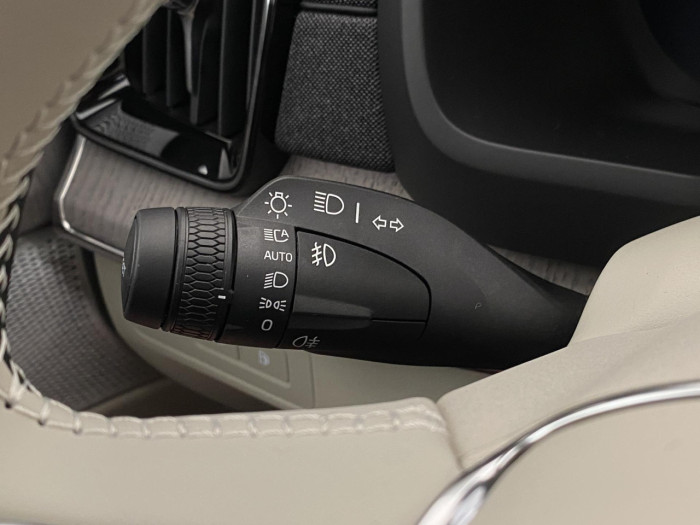 Volvo XC90 T8 AWD Plug-in BRIGHT PLUS 7m na operativní leasing