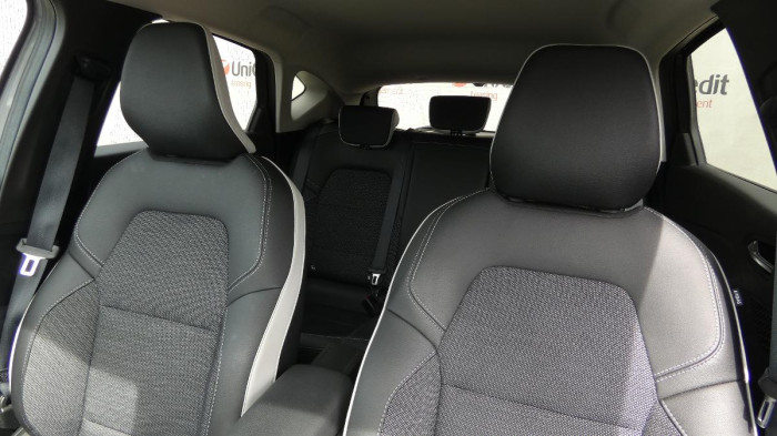 Renault Captur 1,3 TCe 140 Techno EDC na operativní leasing